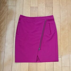 Elegant Fuchsia Skirt with Zipper Detail